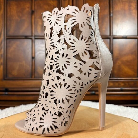 NWOT Beast Fashion Sand Faux Leather Floral Laser Cut Open Toe Back Zip Bootie - Picture 5 of 14